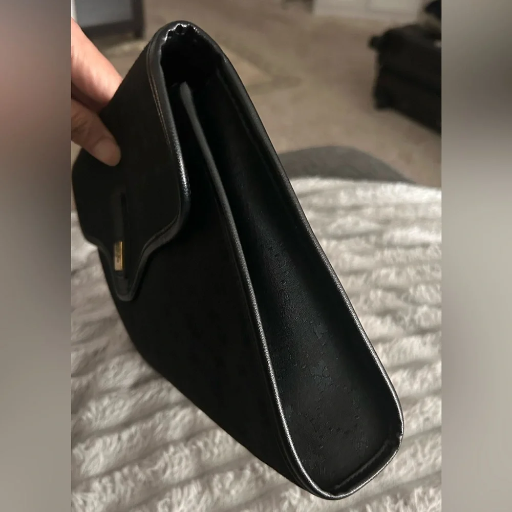 Nina Ricci Signature Clutch EUC (no call outs)